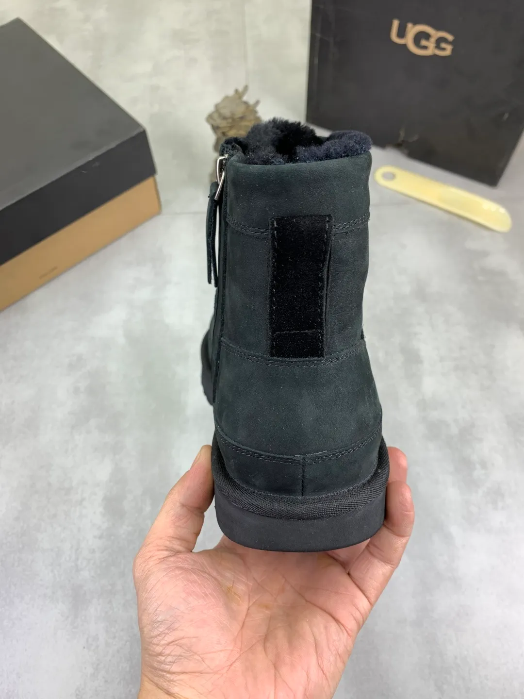 Men's shoes P620 New arrival🆕🆕🆕 IUGGI Men's British retro Martin boots Winter new men's outdoor hiking boots First layer of cowhide on the outside and wool on the inside Comfortable and warm Rubber sole sole Non-slip and firm Trendy and fashionable Casual and versatile Size: 39-44 (38 45 customized) Color: two colors